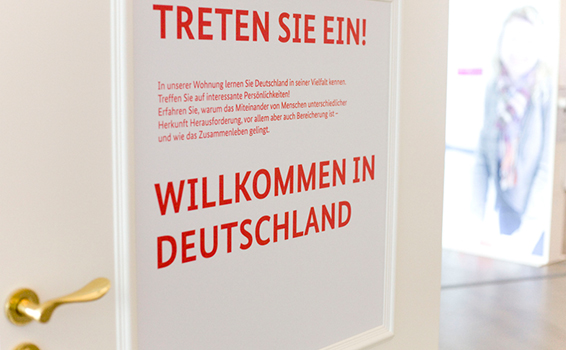 Zu der Rekrutierung von ausländischen Fachkräften gehört auch die nachhaltige Etablierung einer Willkommenskultur in Deutschlnad.